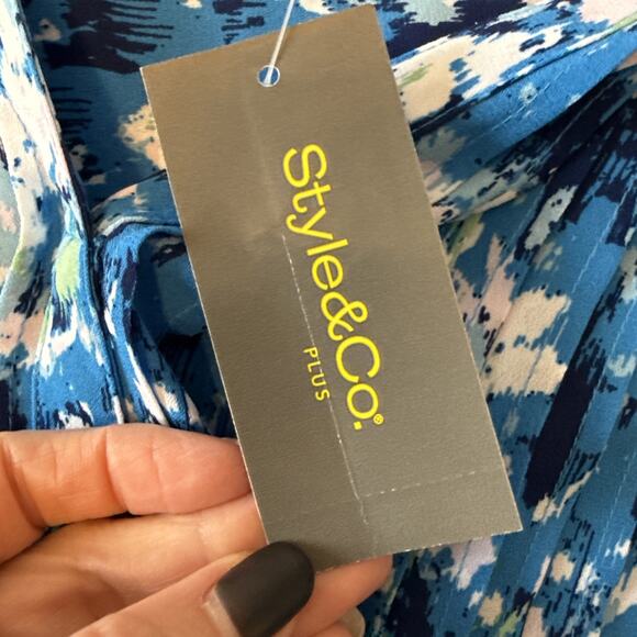 Style & Co NWT Women's Plus 3X Blue Pintuck 3/4 Bell Sleeve V Neck Tunic Blouse - Picture 6 of 13